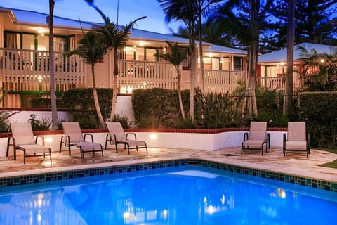 Patio, Garden, Garden view, Swimming pool, sunbed