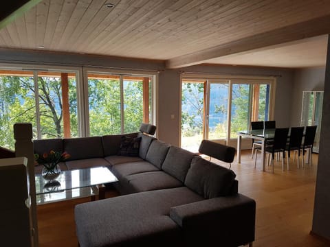 Patio, Communal lounge/ TV room, Day, Summer, Balcony/Terrace, Living room, Dining area, On site, Mountain view, Sea view