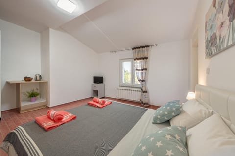 Lavander 3 private room with bathroom and balcony Bed and Breakfast in Pula