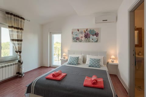 Lavander 3 private room with bathroom and balcony Bed and Breakfast in Pula