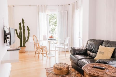 Living room, Photo of the whole room, Seating area, Dining area
