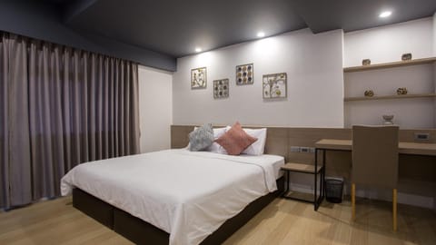 Bed, Photo of the whole room, Bedroom