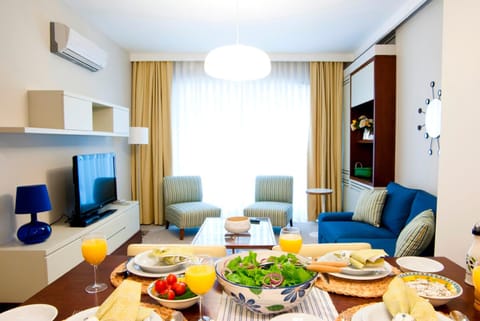 Living room, Food and drinks