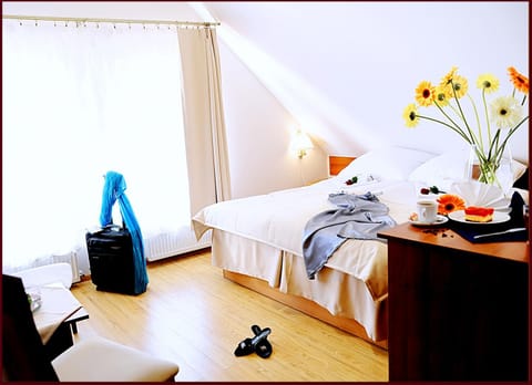 Bed, Photo of the whole room, Decorative detail