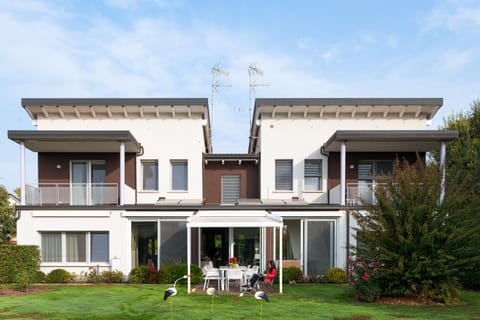 Property building, Patio, Day, Garden, Garden view, Garden view