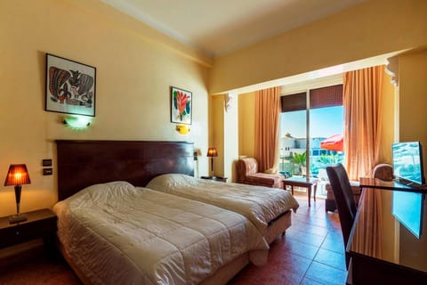 Bed, Bedroom, Garden view, Pool view