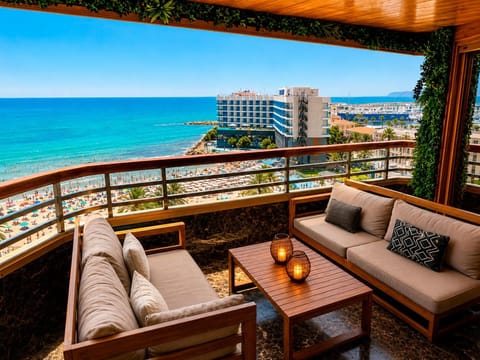 View (from property/room), Balcony/Terrace, Living room, Sea view