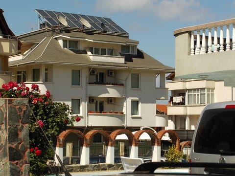 Off site, Balcony/Terrace, Street view