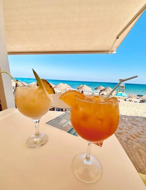 Day, Natural landscape, Food and drinks, Beach, Sea view, Drinks