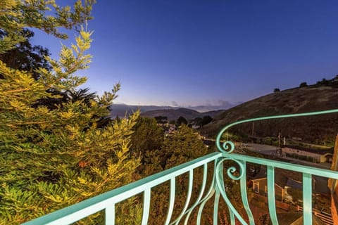 Balcony/Terrace, Mountain view