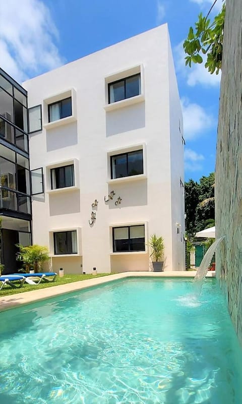 Property building, Day, Pool view, Swimming pool