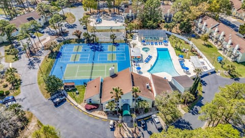 Property building, Bird's eye view, Swimming pool, Parking