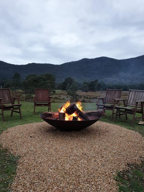 Natural landscape, BBQ facilities, Garden, Mountain view, Area and facilities, flat iron
