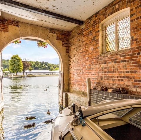 Water's Edge Apartment in Henley-on-Thames