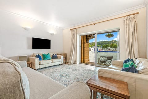 Water's Edge Apartment in Henley-on-Thames