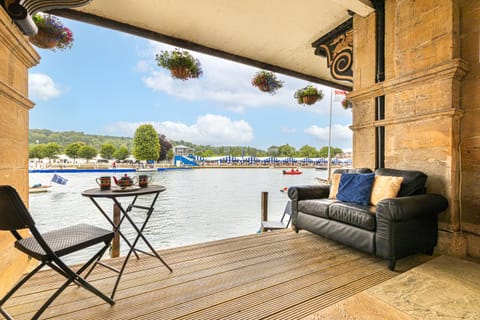 Water's Edge Apartment in Henley-on-Thames
