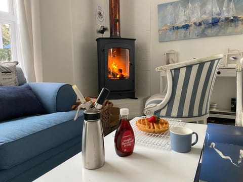 Living room, Food and drinks