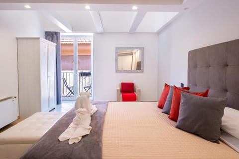 Bed, Balcony/Terrace, Photo of the whole room, Decorative detail, Bedroom, safe, towels, wardrobe