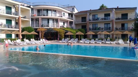 Nettuno Residence Hotel Apartment hotel in Peschiera del Garda