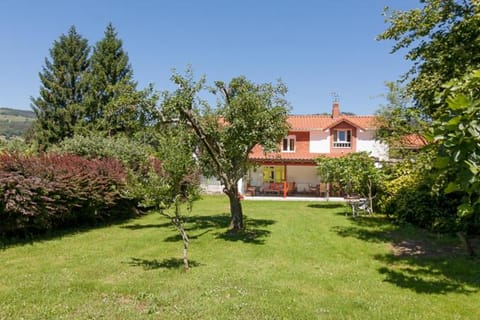 Property building, Day, Natural landscape, Garden, Garden view