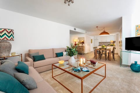 TV and multimedia, Living room, Seating area, Dining area