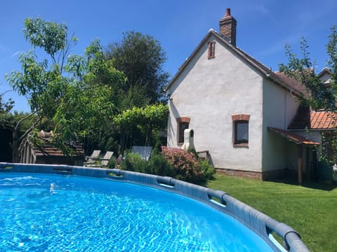 Property building, Garden, Garden view, Swimming pool