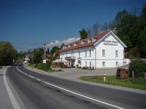 Facade/entrance, Day, Neighbourhood