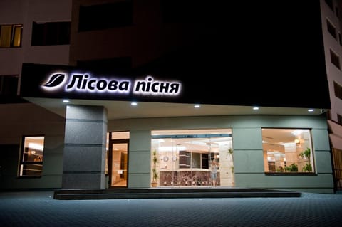 Facade/entrance, Night