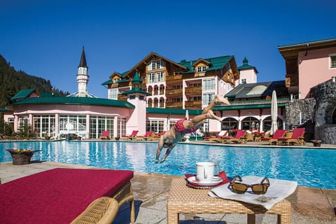 Property building, Garden, Swimming pool