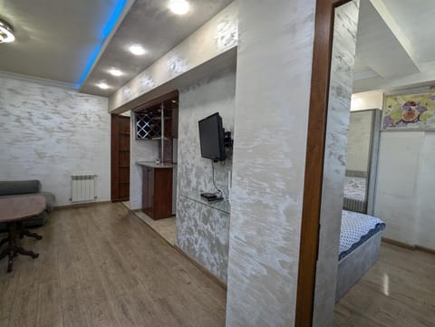 TV and multimedia, Kitchen or kitchenette, Living room, Photo of the whole room, Seating area, Bedroom, air conditioner