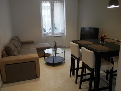 Communal lounge/ TV room, TV and multimedia, Living room, Dining area