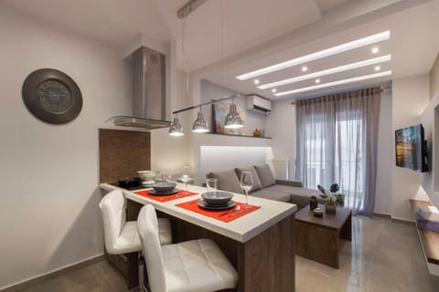 TV and multimedia, Coffee/tea facilities, Kitchen or kitchenette, Living room, Seating area, Dining area, On site