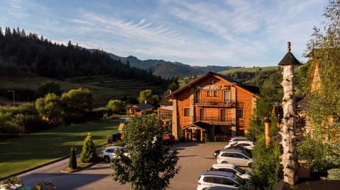 Property building, Spring, Mountain view, Parking
