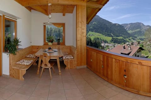 Balcony/Terrace, Mountain view