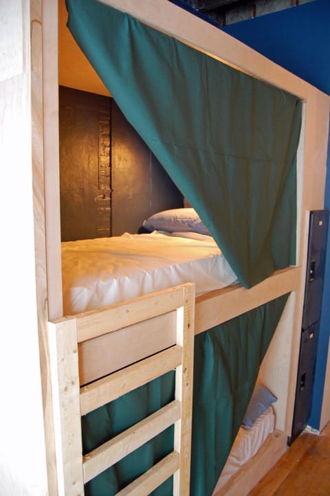 Bed, bunk bed, locker