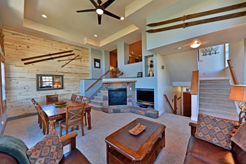 Living room, Dining area