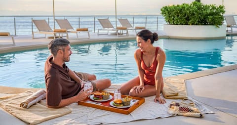 Day, People, Food and drinks, Guests, Swimming pool, sunbed
