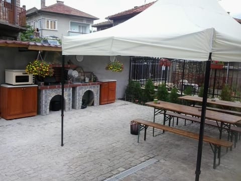 Patio, BBQ facilities