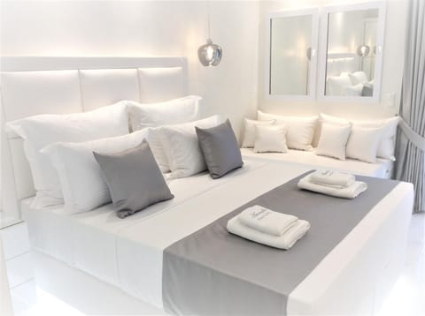 Bed, Living room, Bedroom