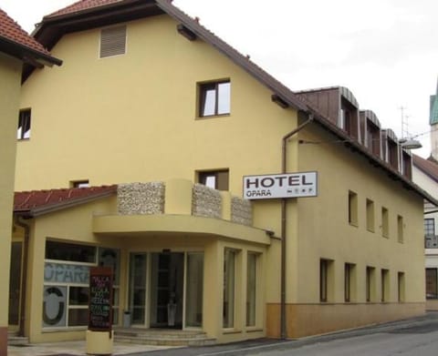 Facade/entrance