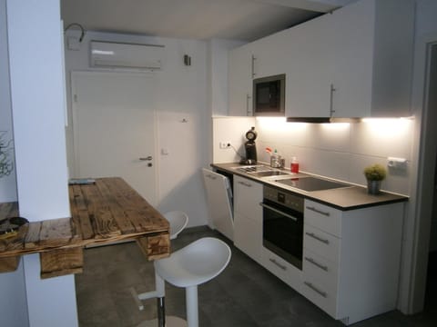 Kitchen or kitchenette, Seating area