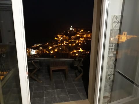 Balcony/Terrace, Seating area, City view, City view, Landmark view