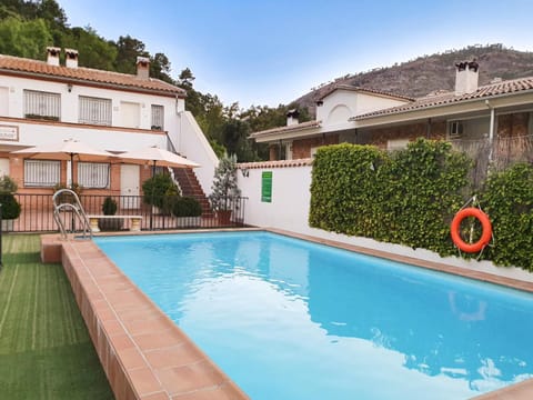 Property building, Off site, Day, Summer, Swimming pool