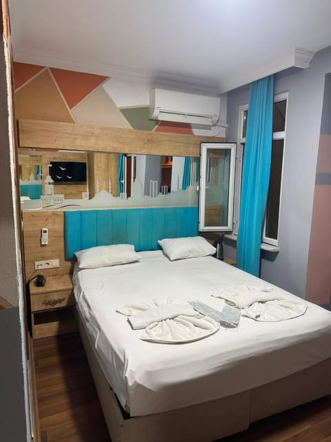 Bed, TV and multimedia, Kitchen or kitchenette, Photo of the whole room, Bedroom, minibar, towels, air conditioner