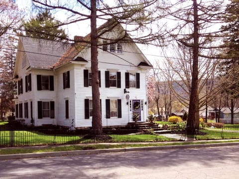 Facade/entrance, Garden