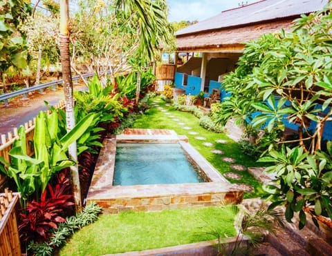 Property building, Garden, Swimming pool