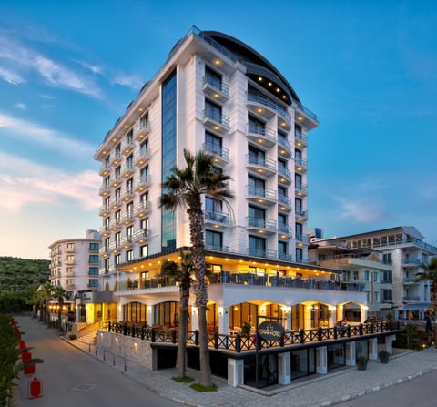 Facade/entrance, Off site, Property logo or sign, Balcony/Terrace, Seating area, Dining area, Sea view, Certificate/Award, Family