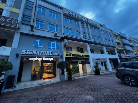 Property building, Day, Neighbourhood