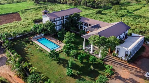 Property building, Spring, Day, Natural landscape, Bird's eye view, Garden, Garden view, Pool view, Swimming pool, Swimming pool, sunbed