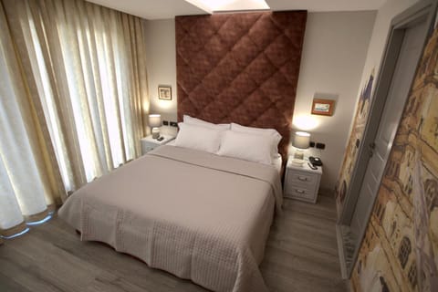 Restaurant/places to eat, Bed, Photo of the whole room